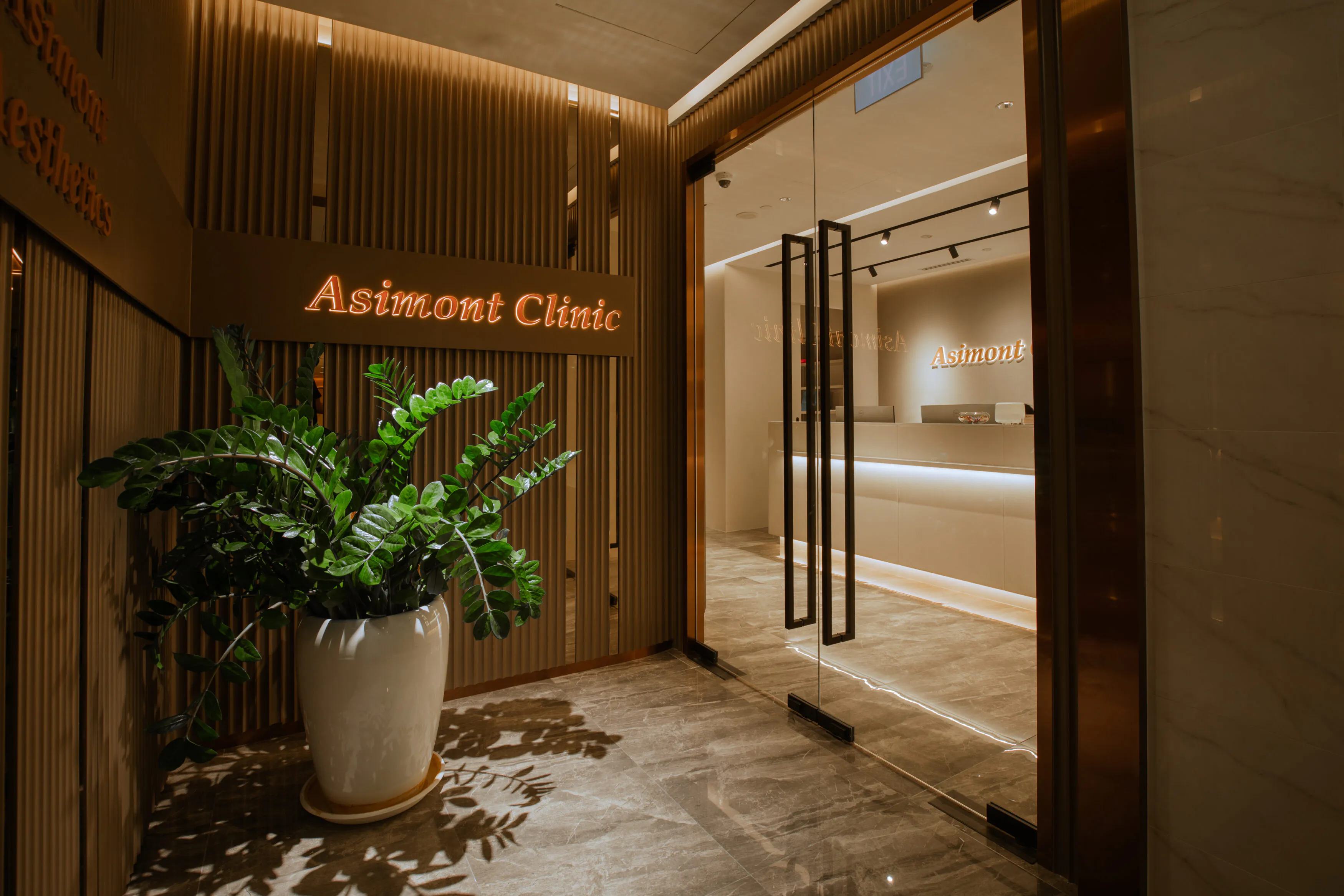 Consultation room at Asimont Clinic where jawline concerns are assessed